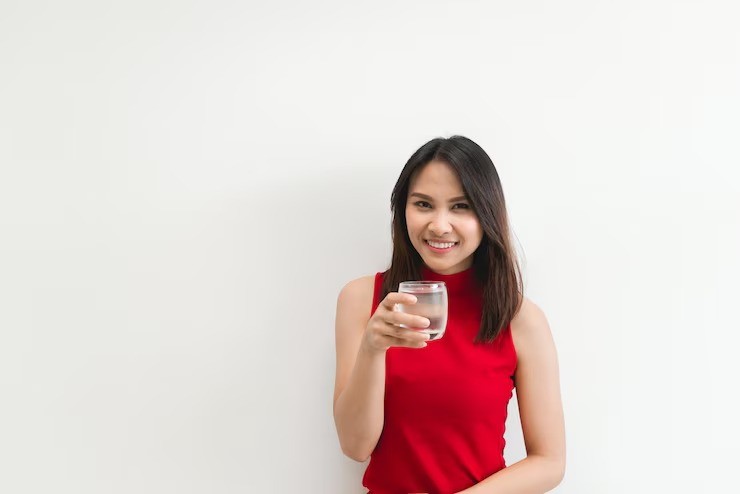 minum es saat menyusui, ibu menyusui minum es, bayi pilek karena es, fakta ibu menyusui dan es, tips minum es aman untuk busui, ASI dan minuman dingin, mitos busui minum es
